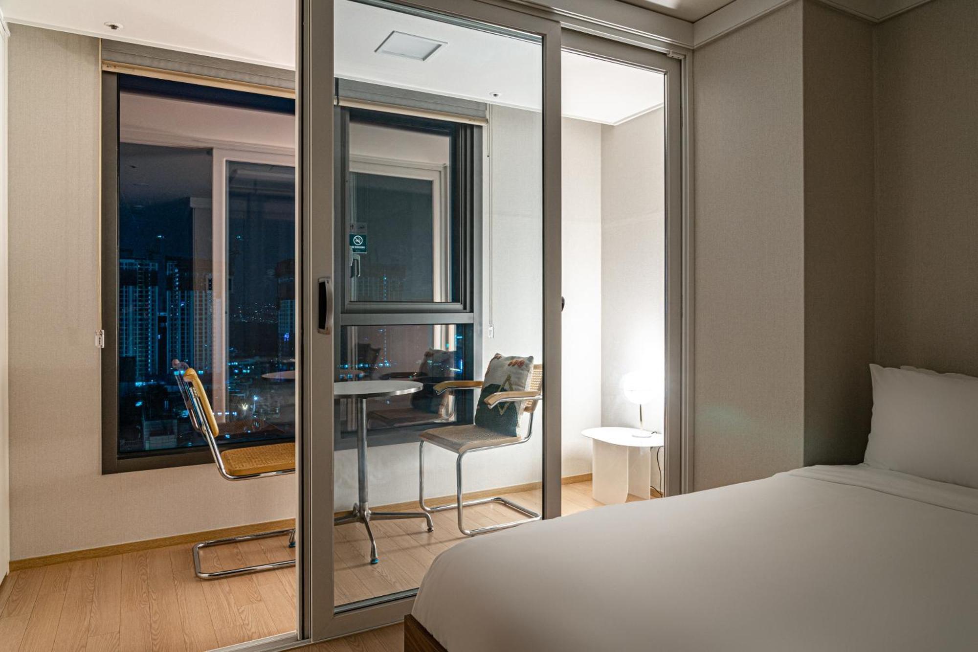 Urbanstay Myeongdong Seoul Ngoại thất bức ảnh
